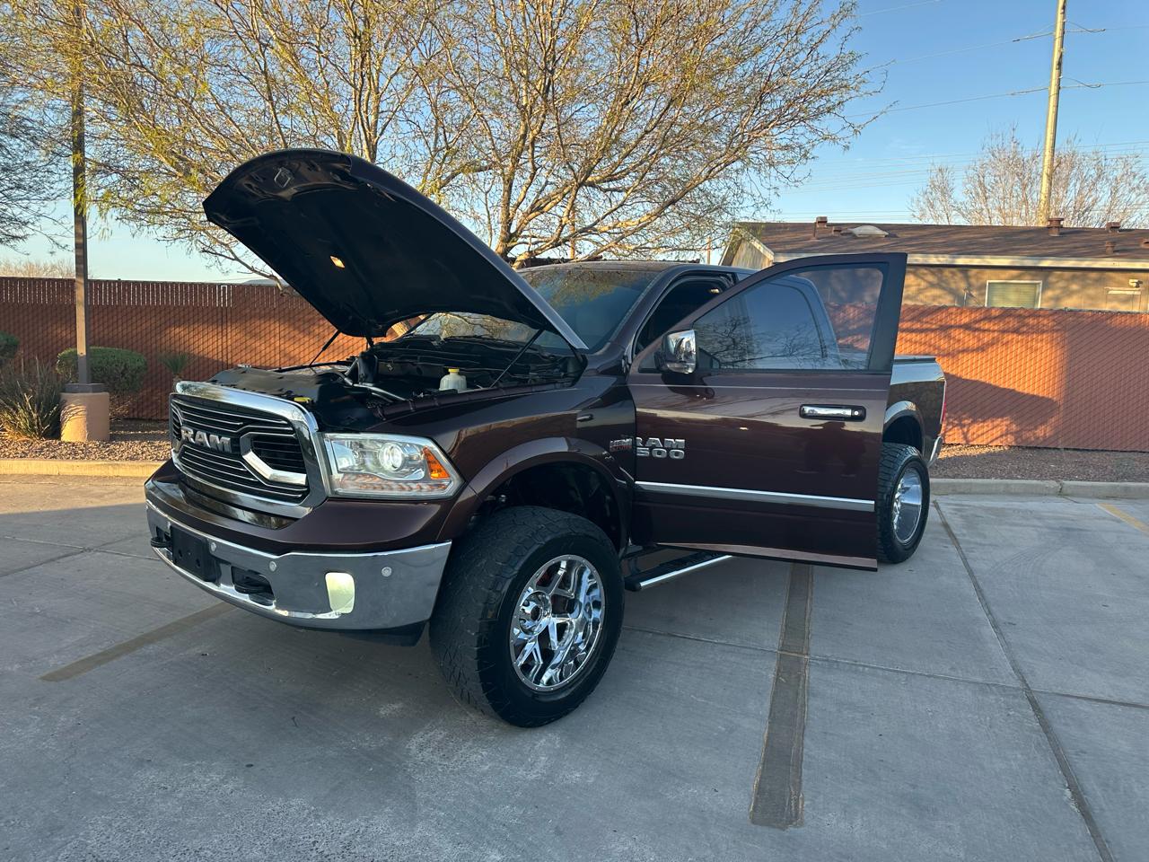 RAM 1500 4WD Crew Cab 140.5" Laramie Limited 2015
