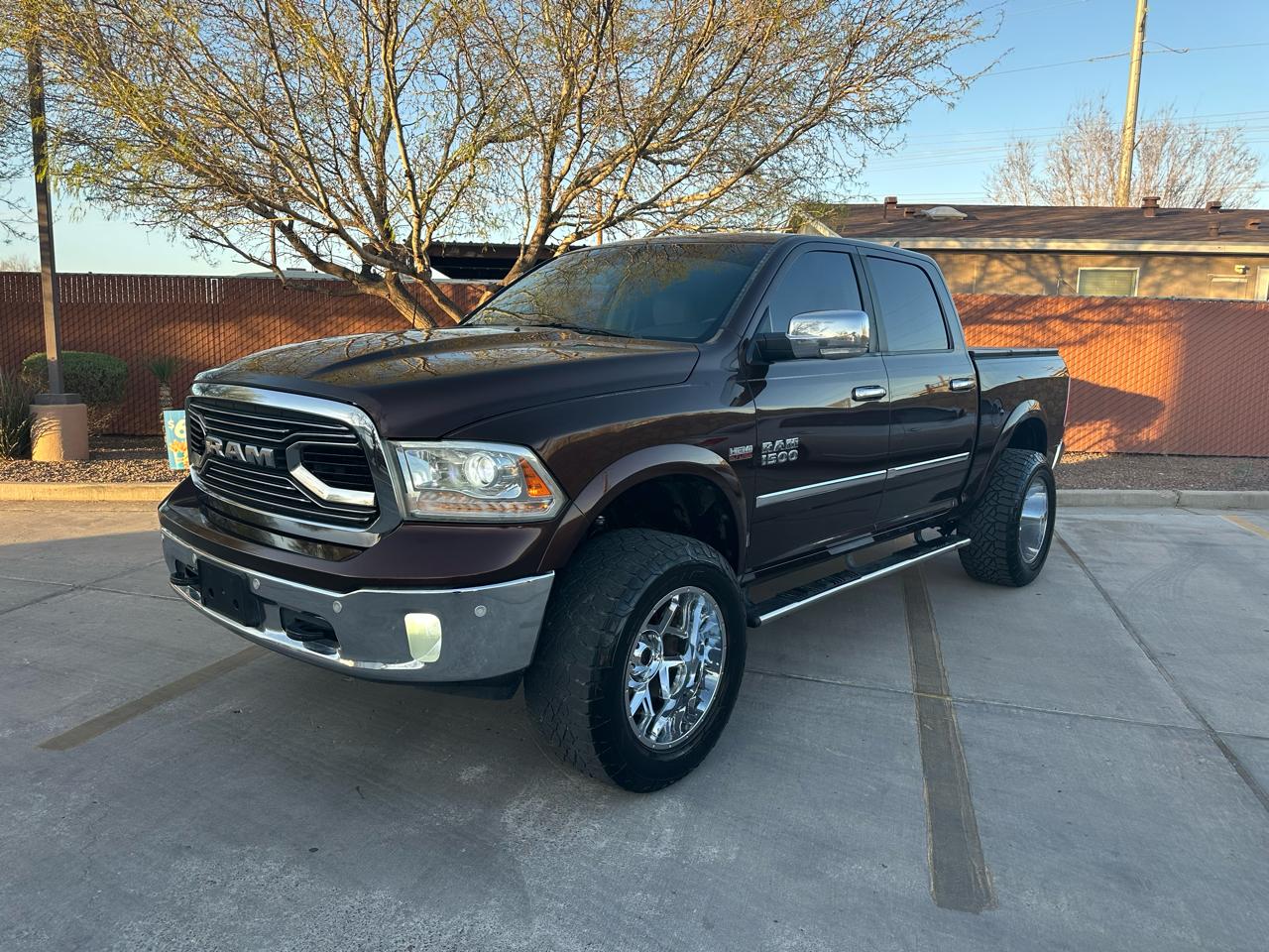 RAM 1500 4WD Crew Cab 140.5" Laramie Limited 2015