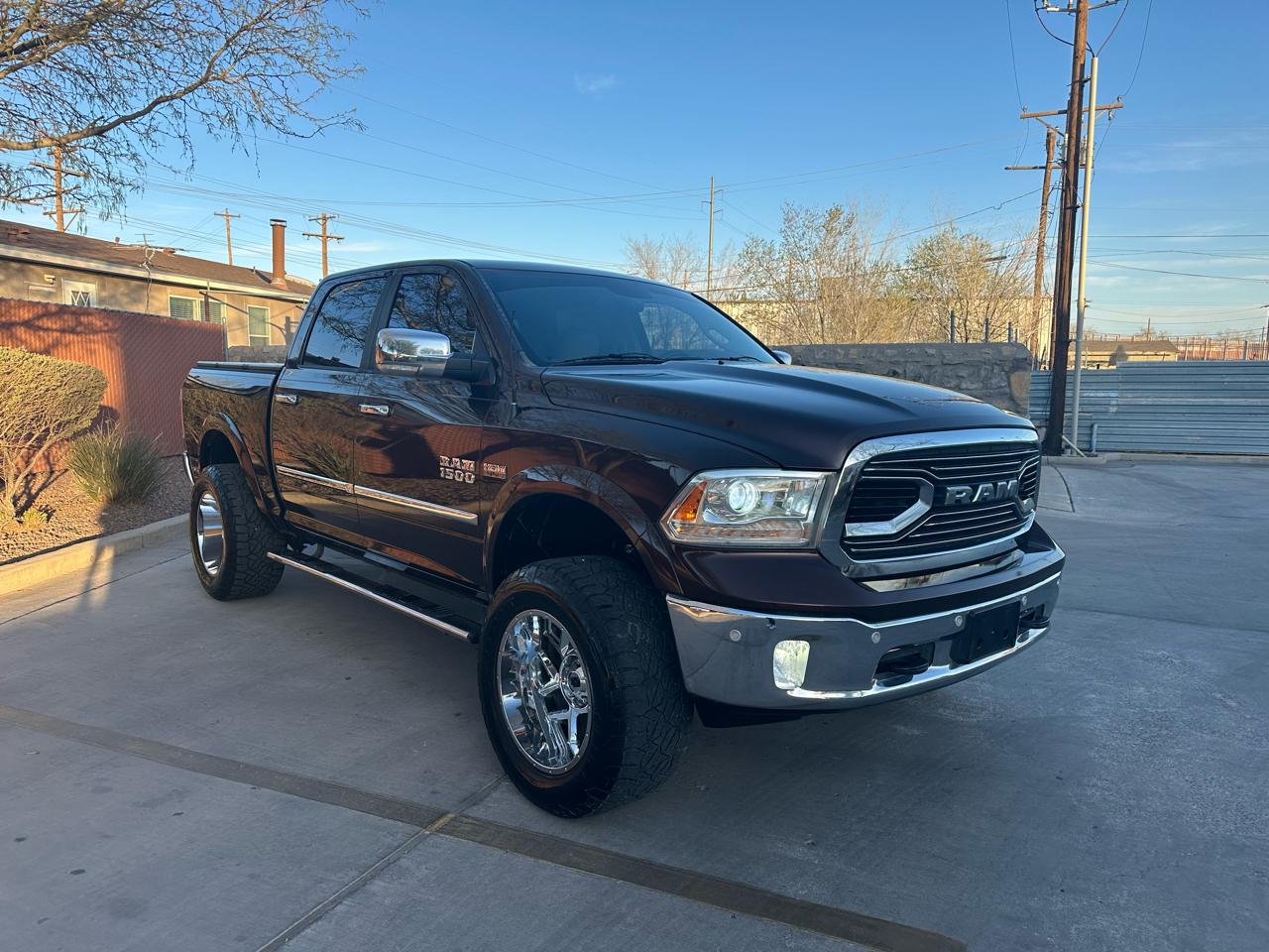 RAM 1500 4WD Crew Cab 140.5" Laramie Limited 2015