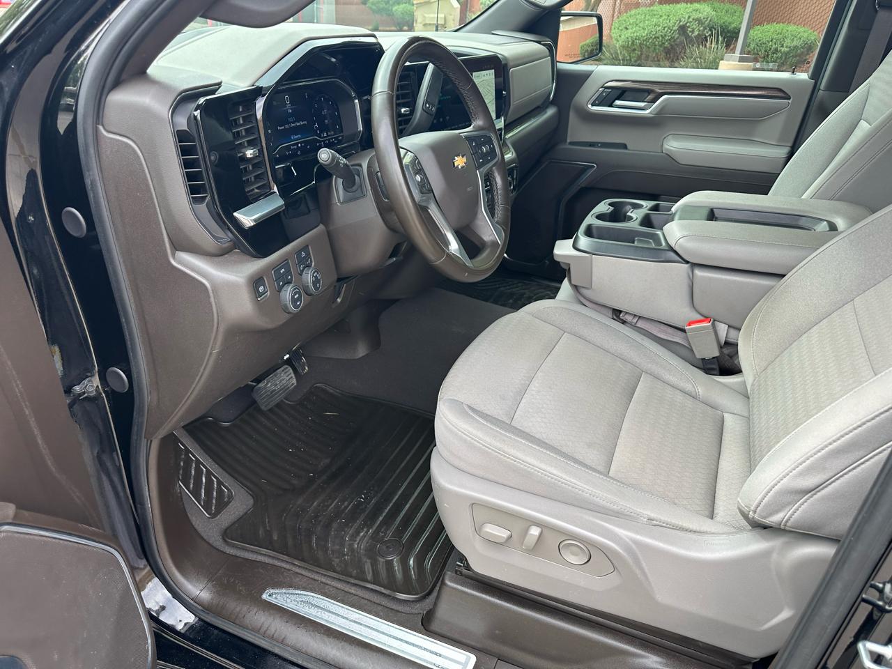 Chevrolet Silverado 1500 4WD Crew Cab 147" LT 2025