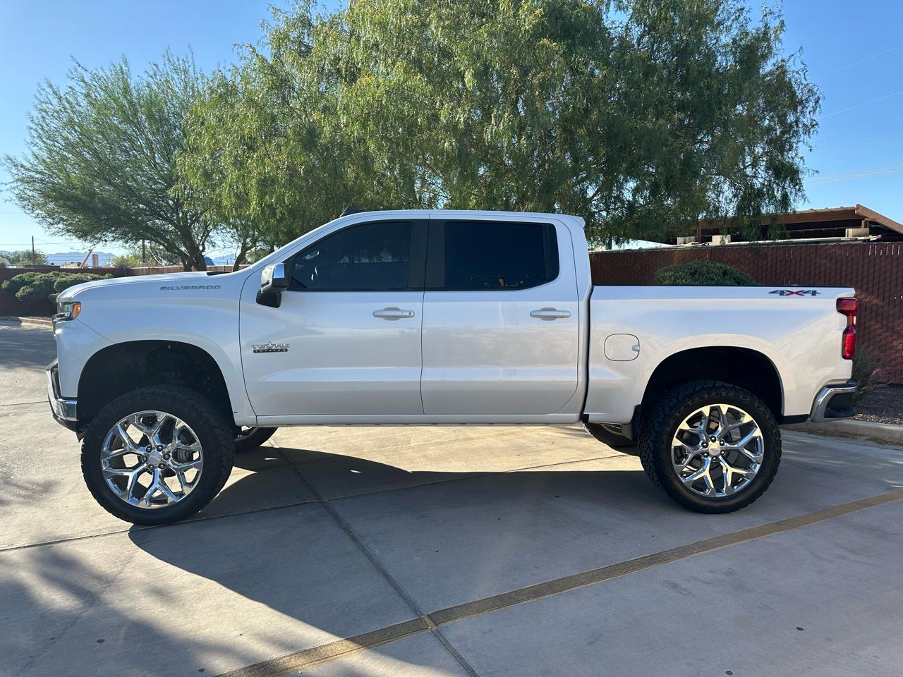 Chevrolet Silverado 1500 4WD Crew Cab 147" LT 2020
