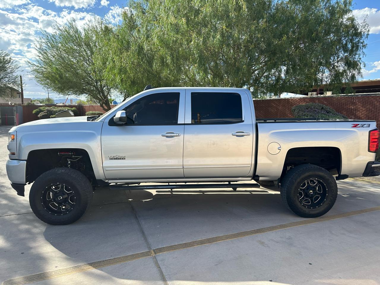 Chevrolet Silverado 1500 4WD Crew Cab 143.5" LT w/2LT 2018