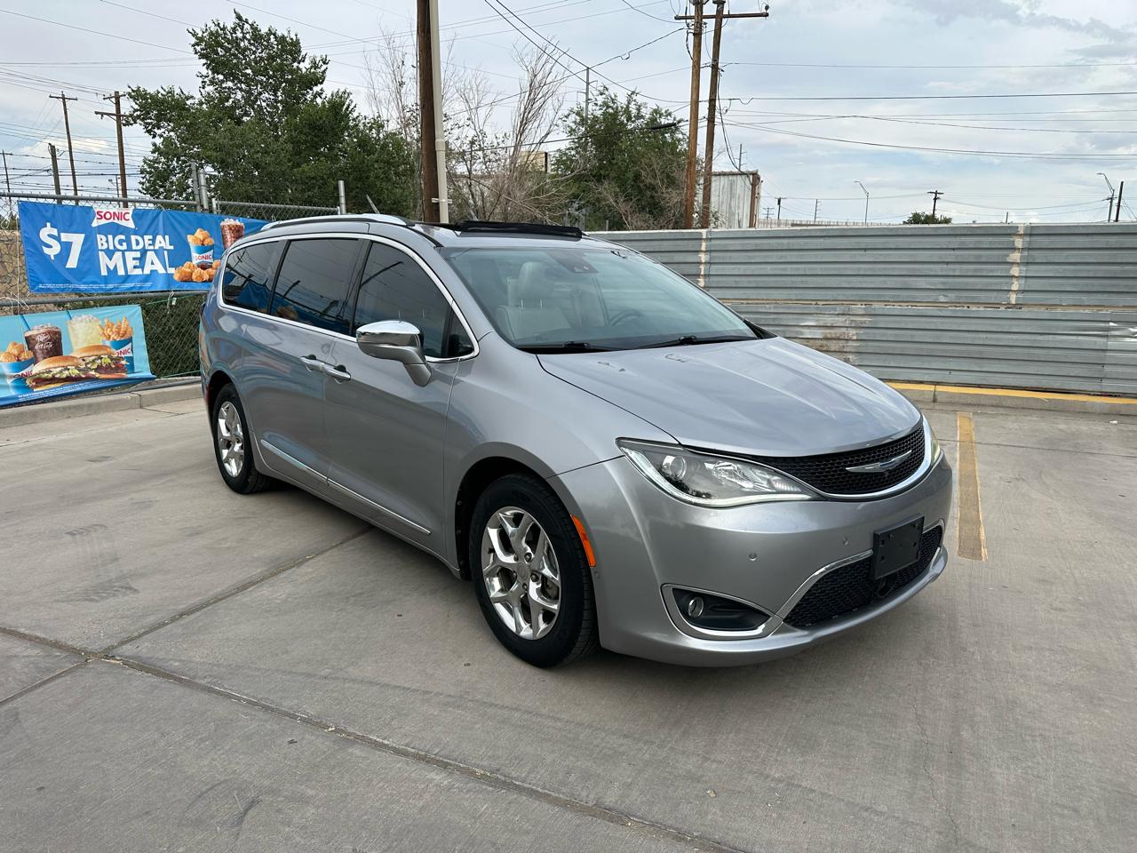 Chrysler Pacifica Limited 2017