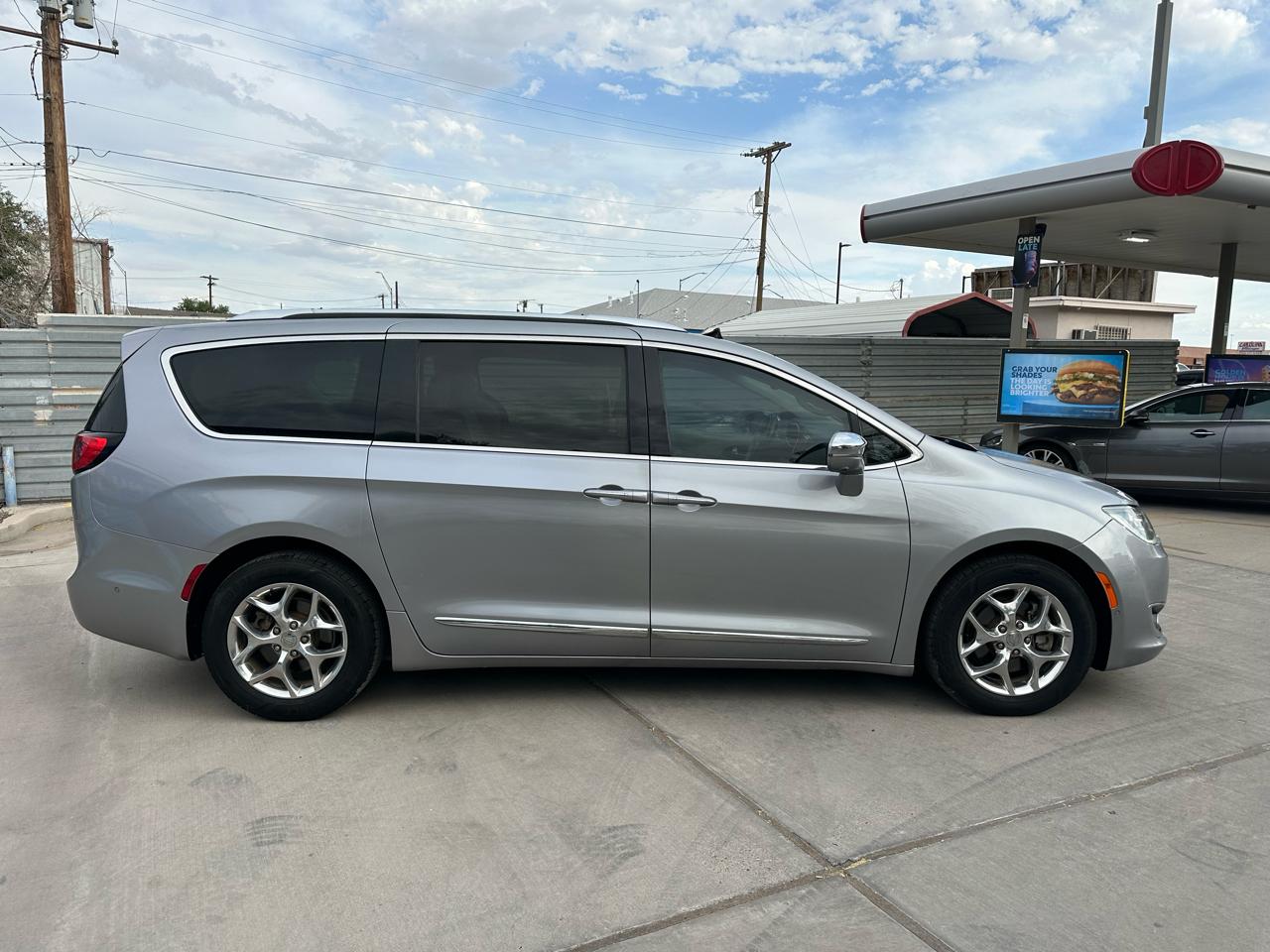 Chrysler Pacifica Limited 2017