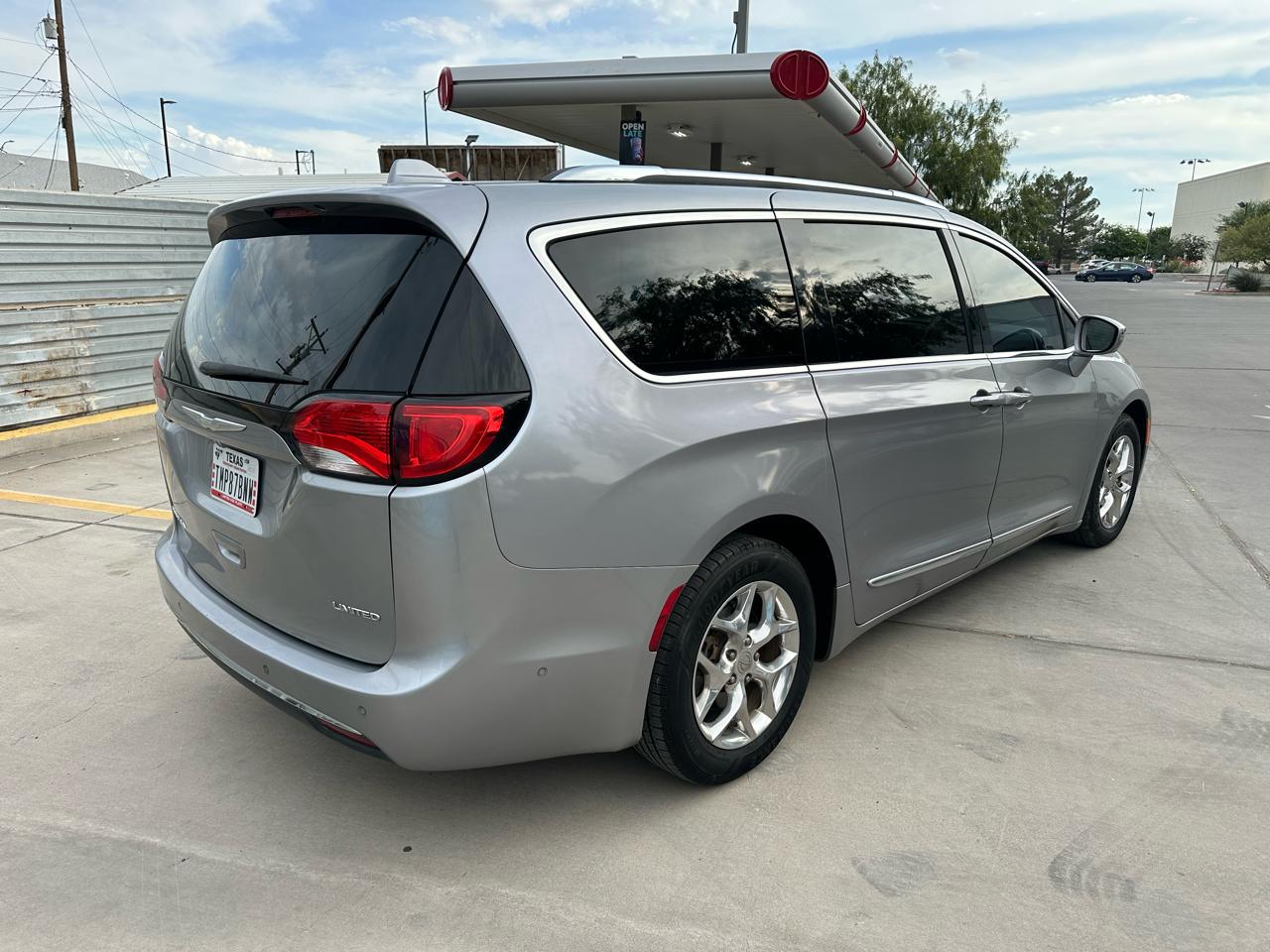 Chrysler Pacifica Limited 2017