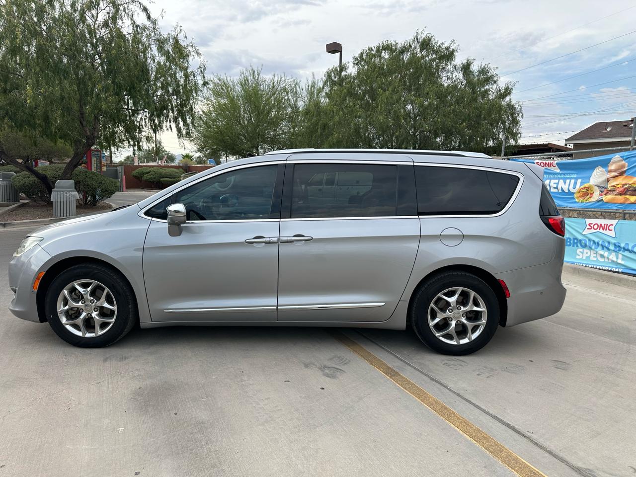 Chrysler Pacifica Limited 2017