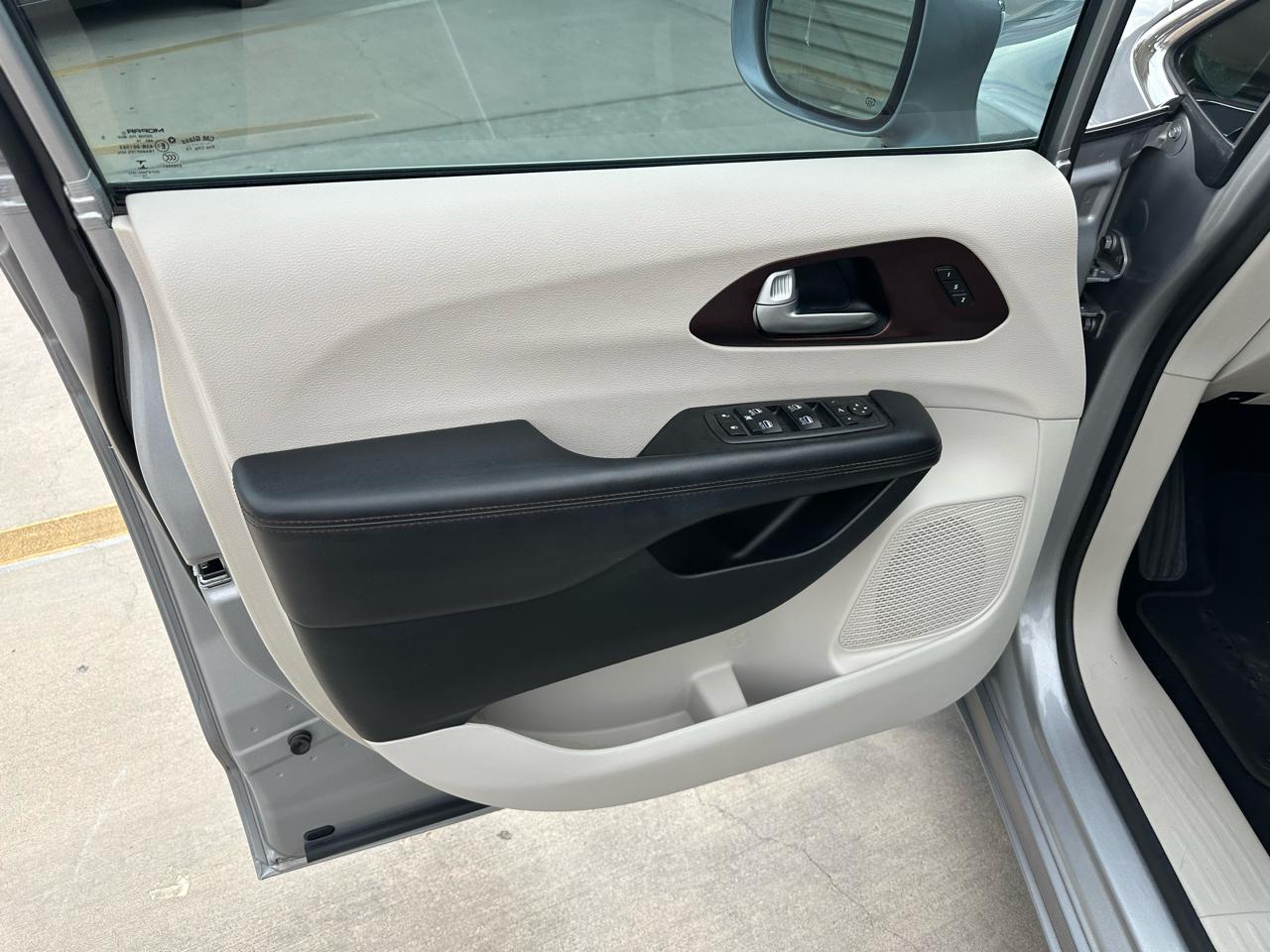 Chrysler Pacifica Limited 2017