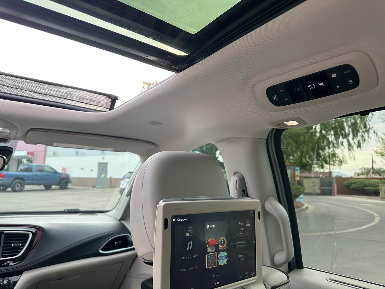 Chrysler Pacifica Limited 2017