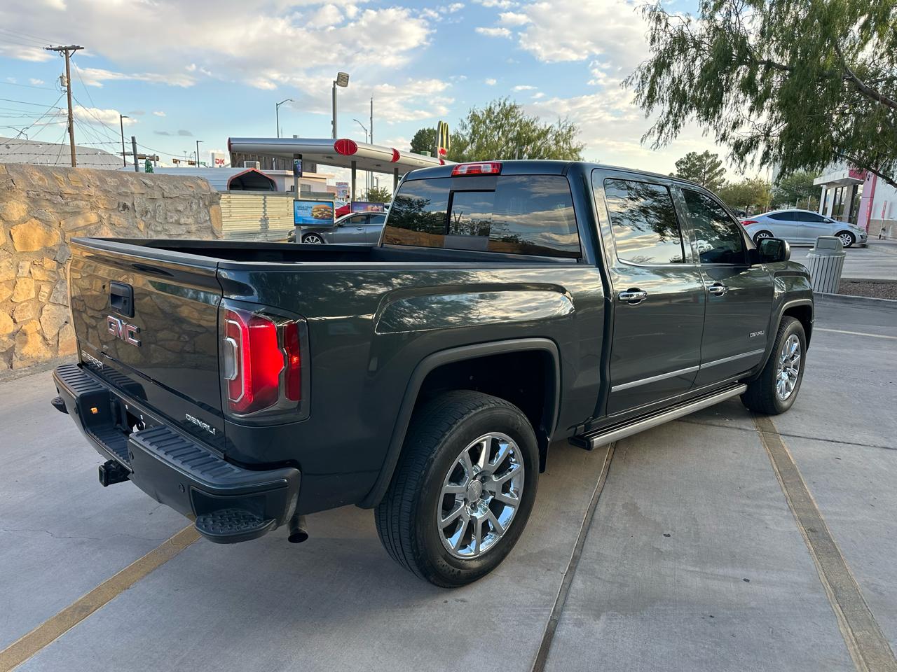 GMC Sierra 1500 Denali Crew Cab Short Box 4WD 2017