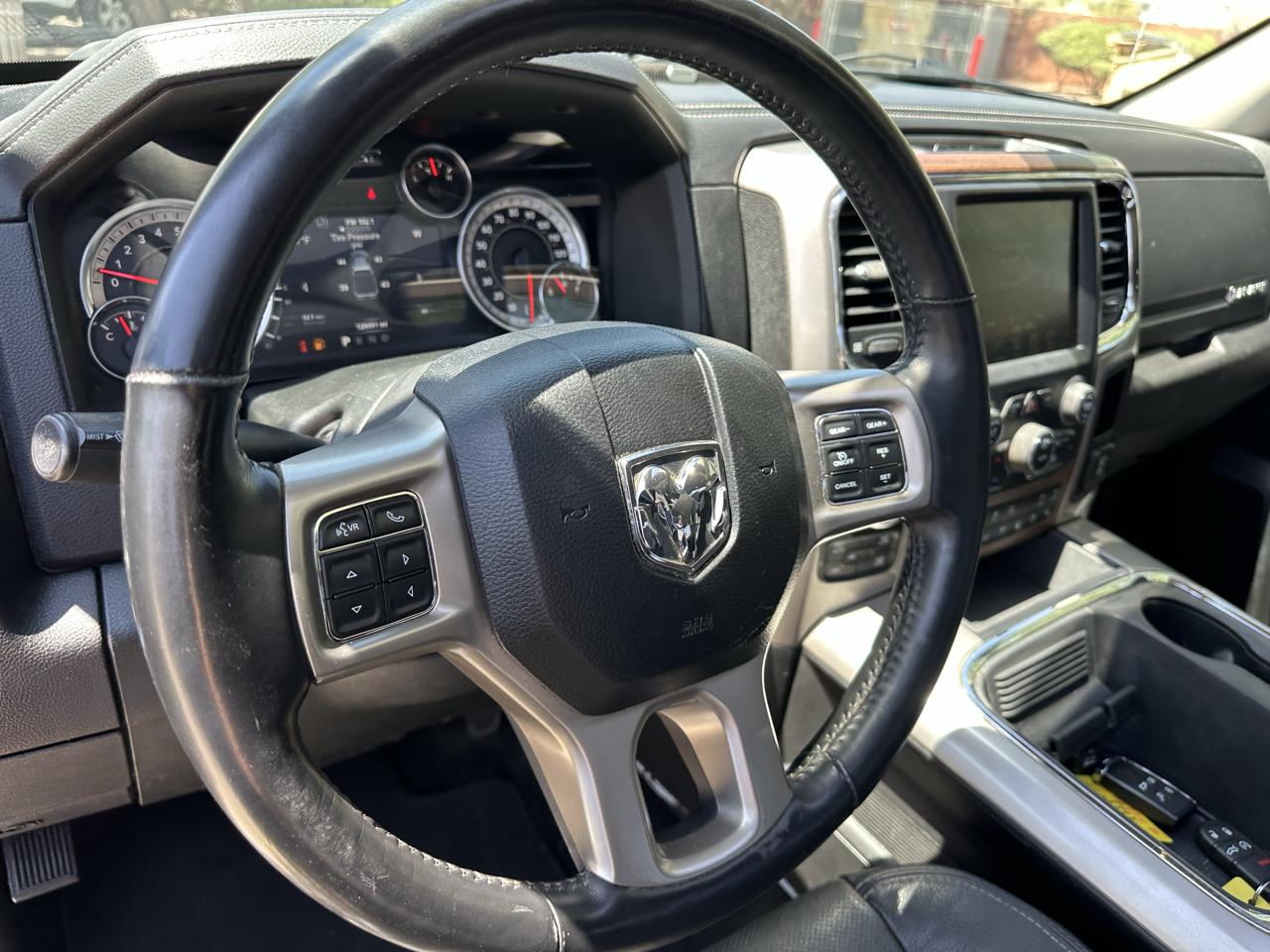 RAM 1500 Laramie Crew Cab SWB 4WD 2017