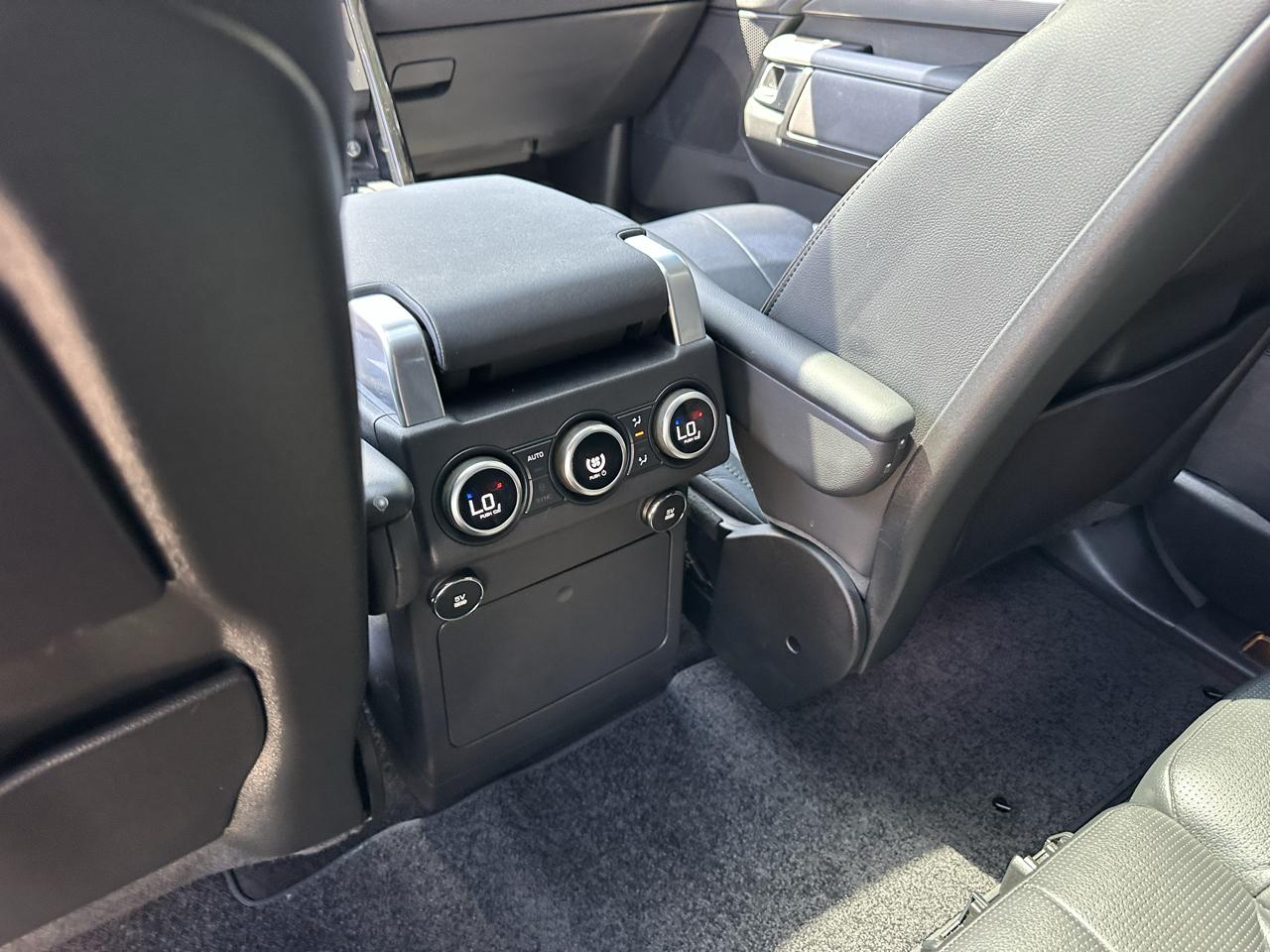 Land Rover Discovery SE 2019