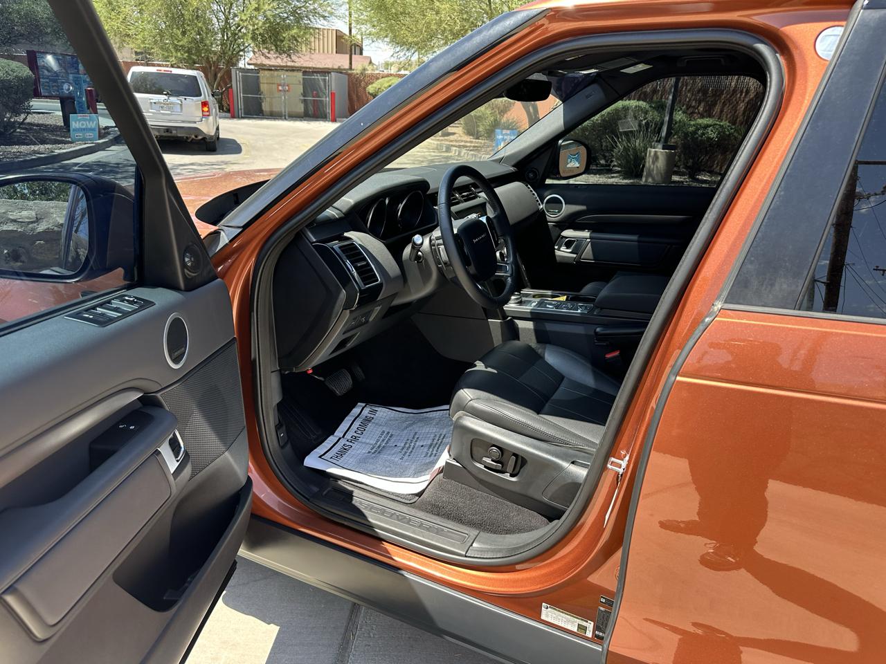Land Rover Discovery SE 2019