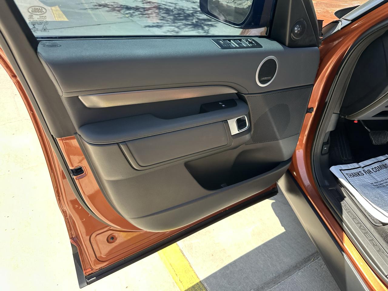 Land Rover Discovery SE 2019
