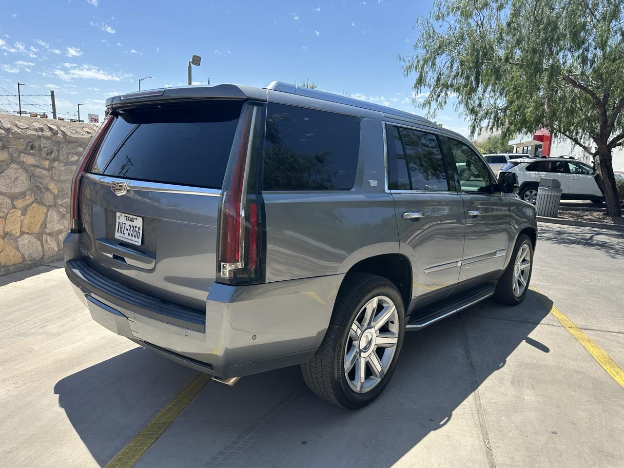 Cadillac Escalade Standard 4WD 2018