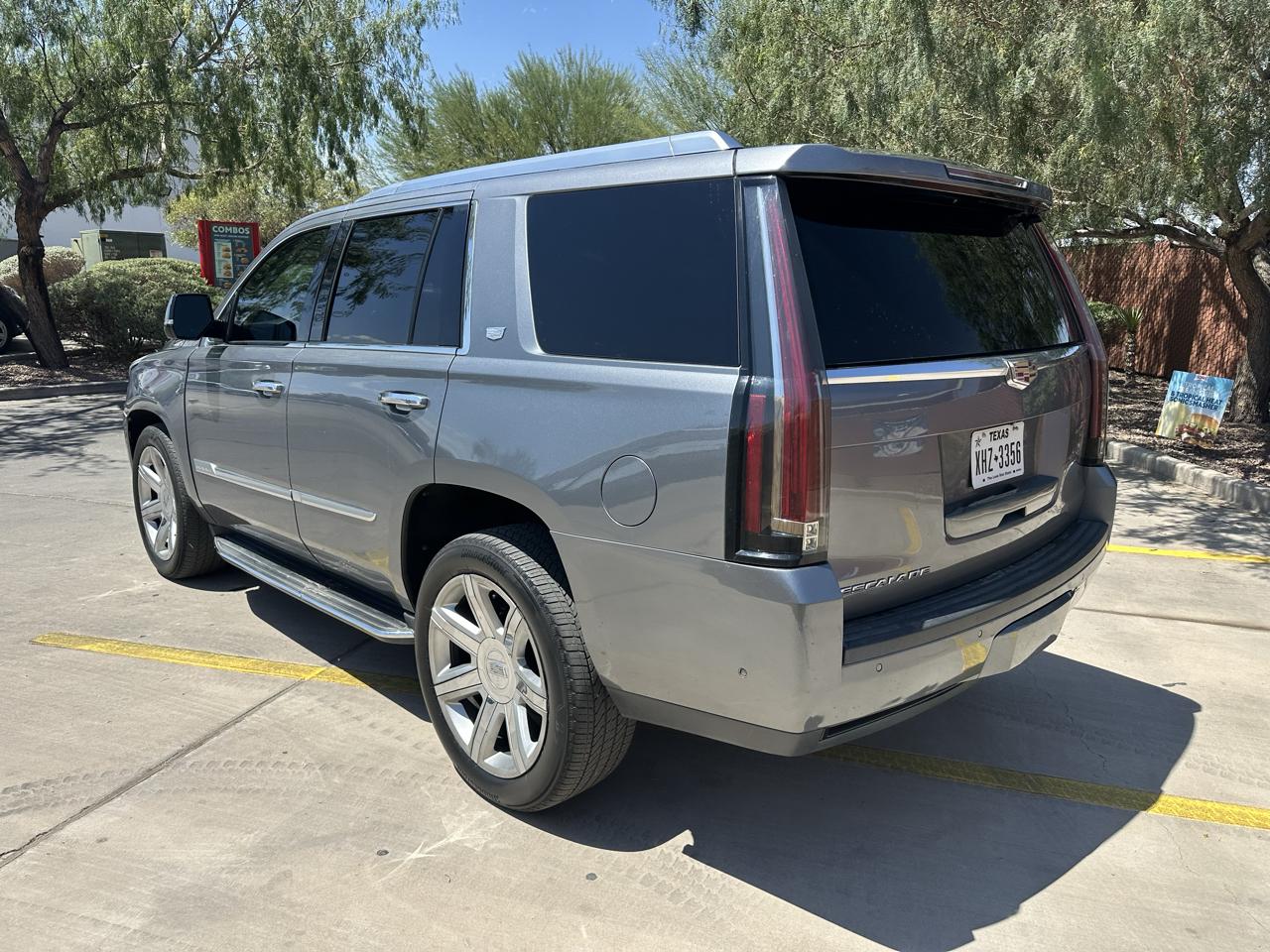 Cadillac Escalade Standard 4WD 2018