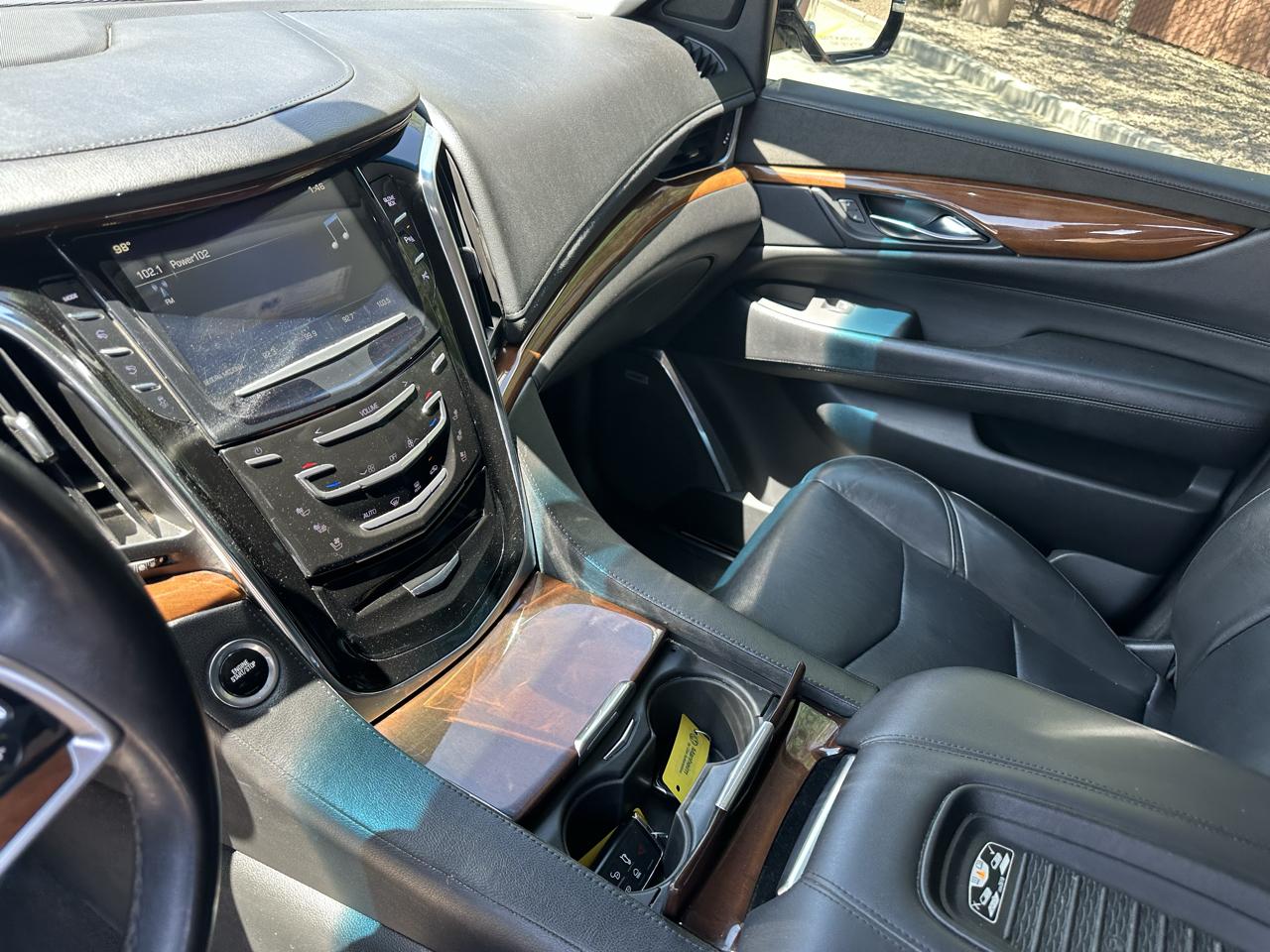 Cadillac Escalade Standard 4WD 2018