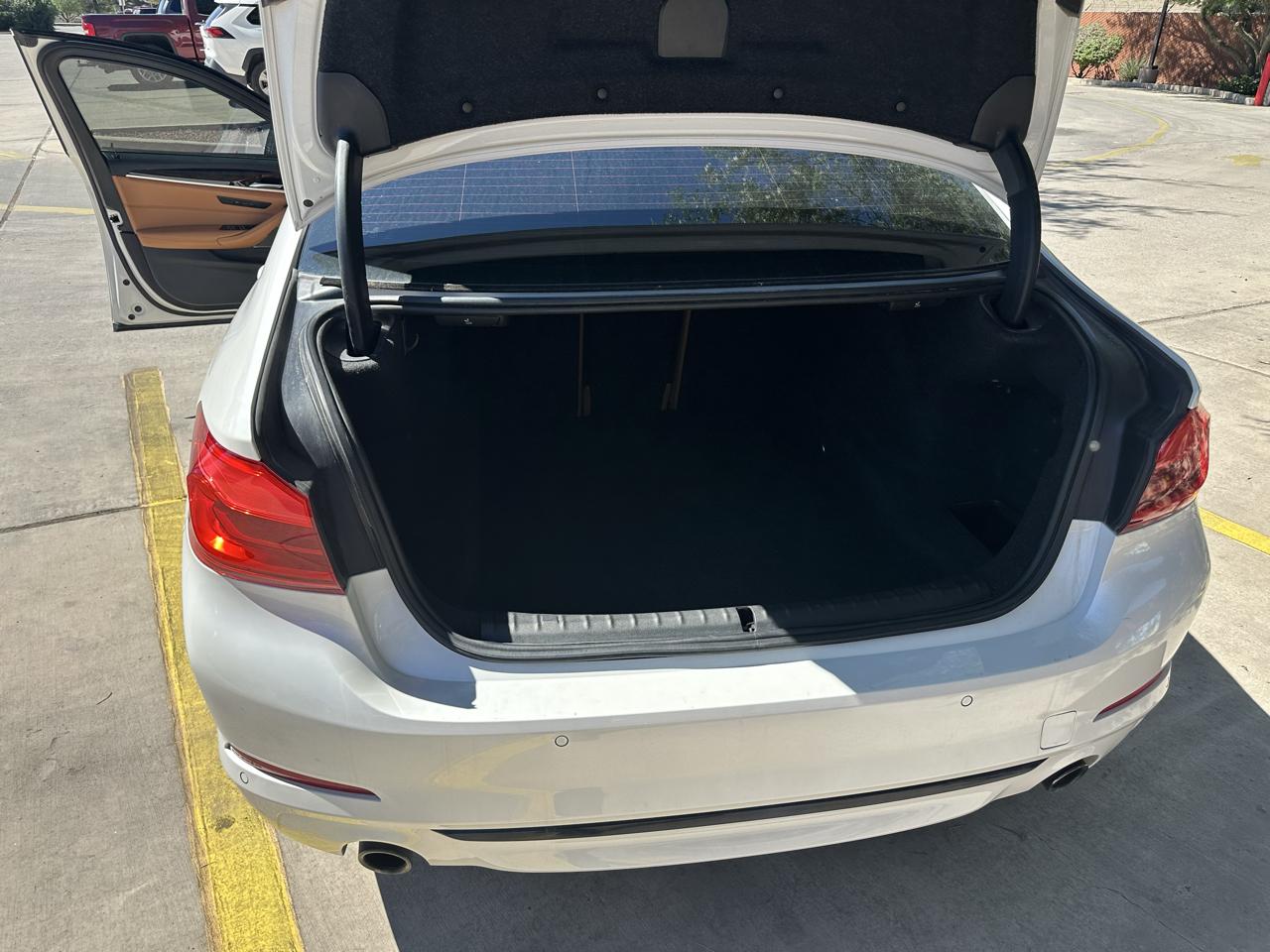 BMW 5-Series 530i 2019