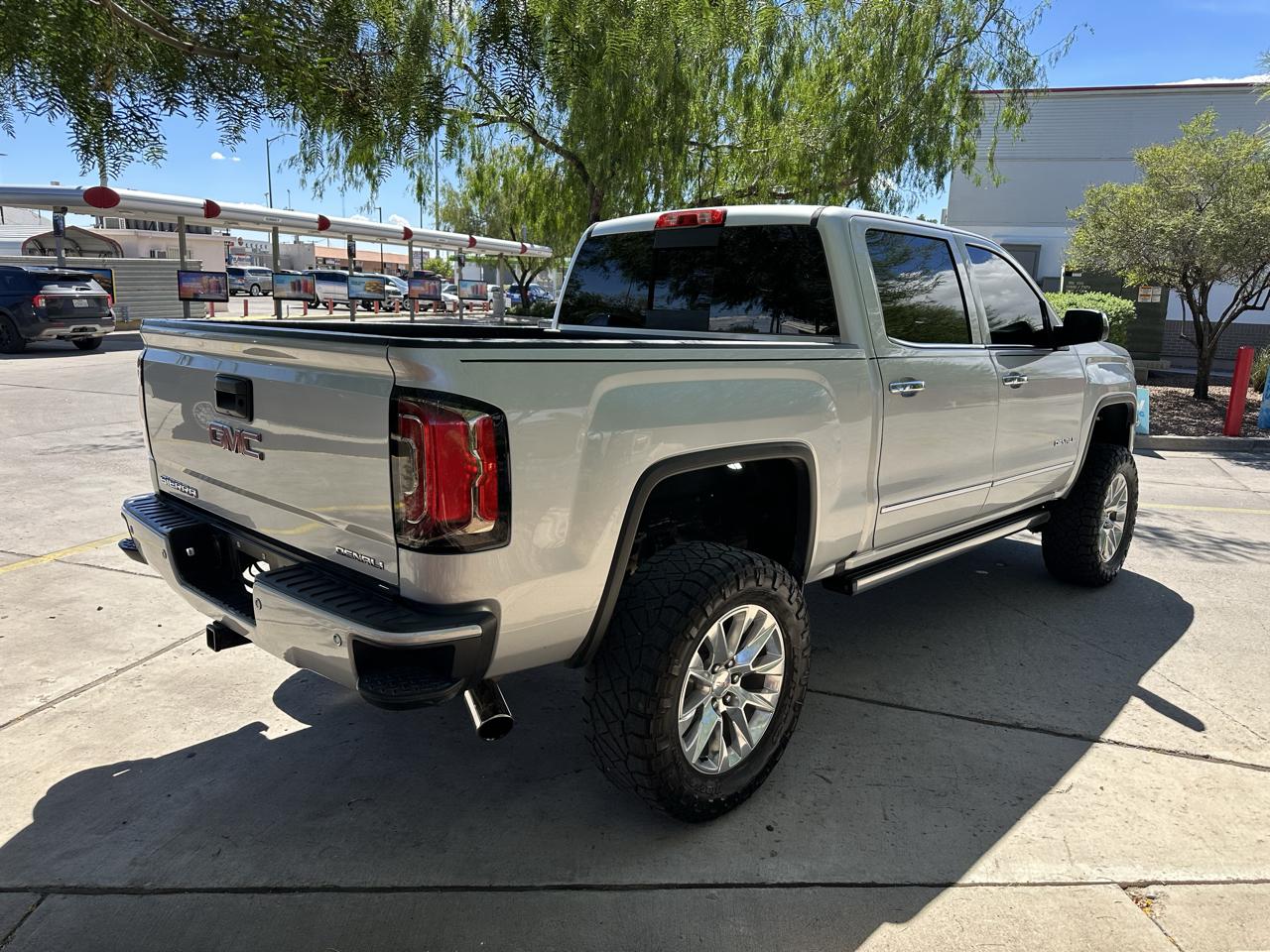 GMC Sierra 1500 Denali Crew Cab Short Box 4WD 2017