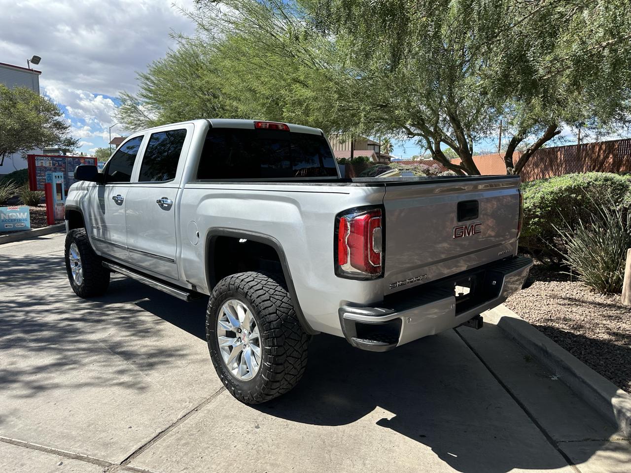 GMC Sierra 1500 Denali Crew Cab Short Box 4WD 2017