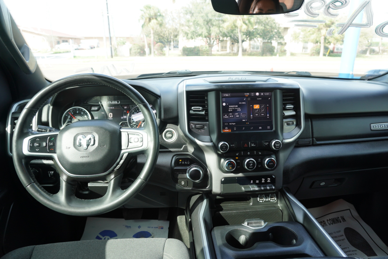 RAM 1500 Big Horn Crew Cab SWB 2WD 2022