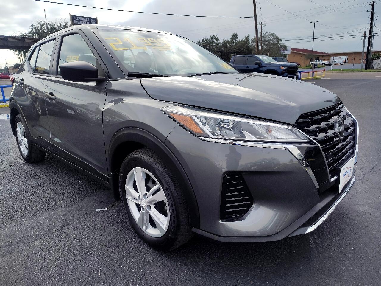 2025 Nissan KICKS PLAY Base