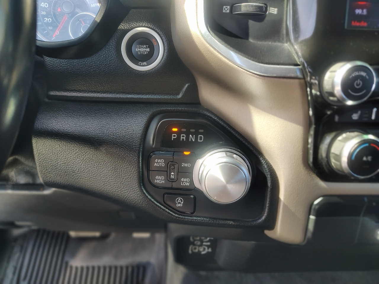 RAM 1500 Laramie Quad Cab 4WD 2021