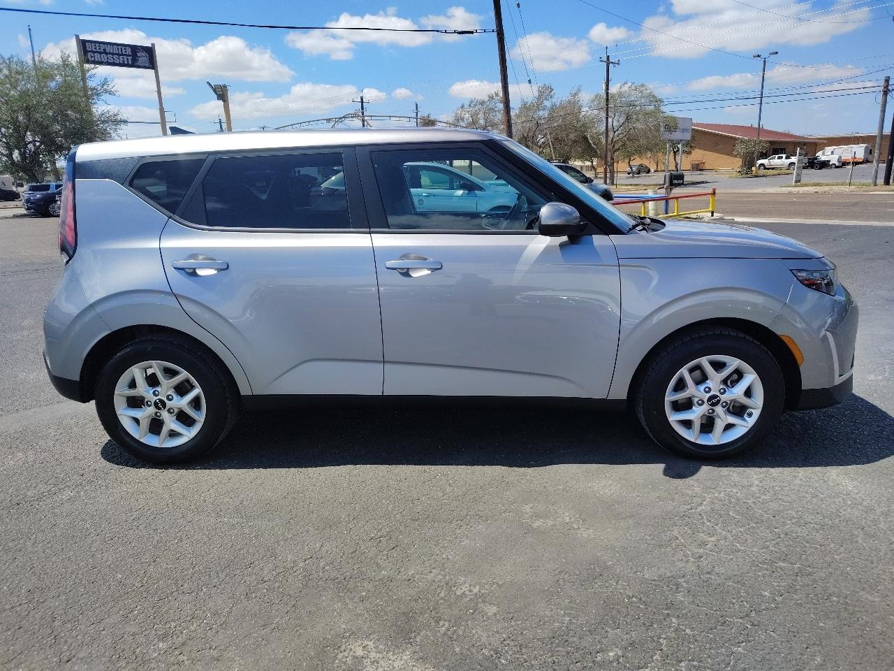 Kia Soul LX CVT 2024