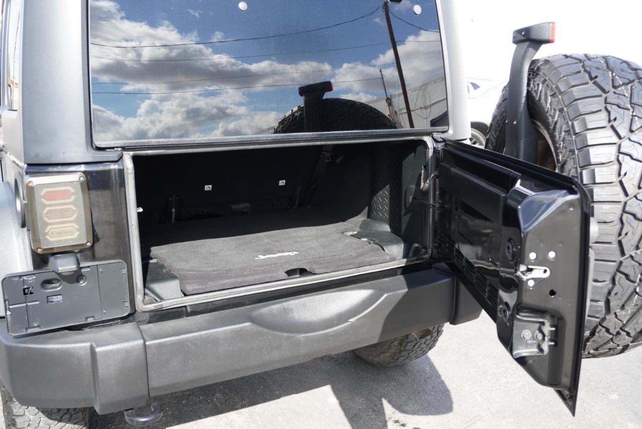 Jeep Wrangler photo 12