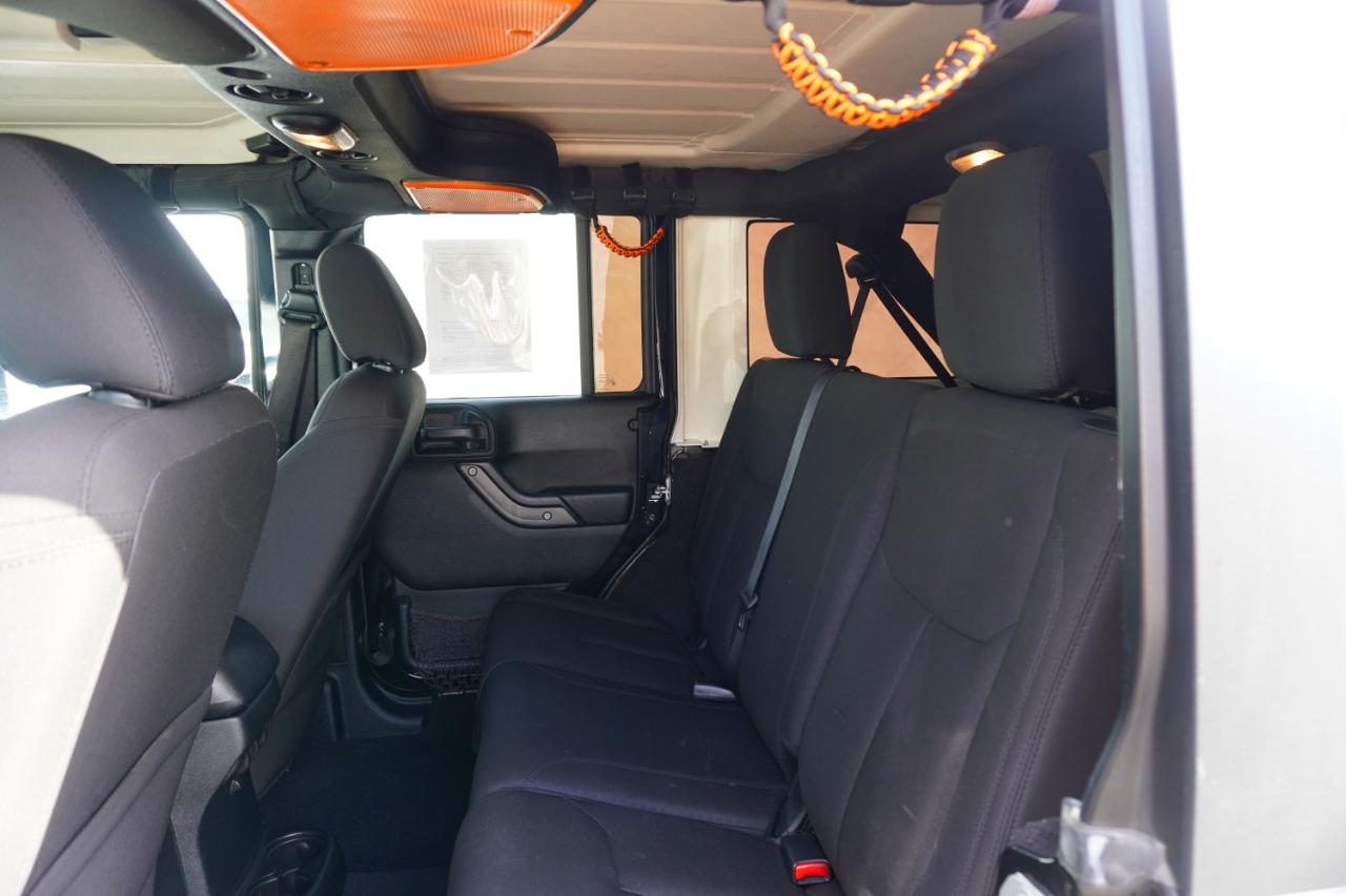 Jeep Wrangler photo 11