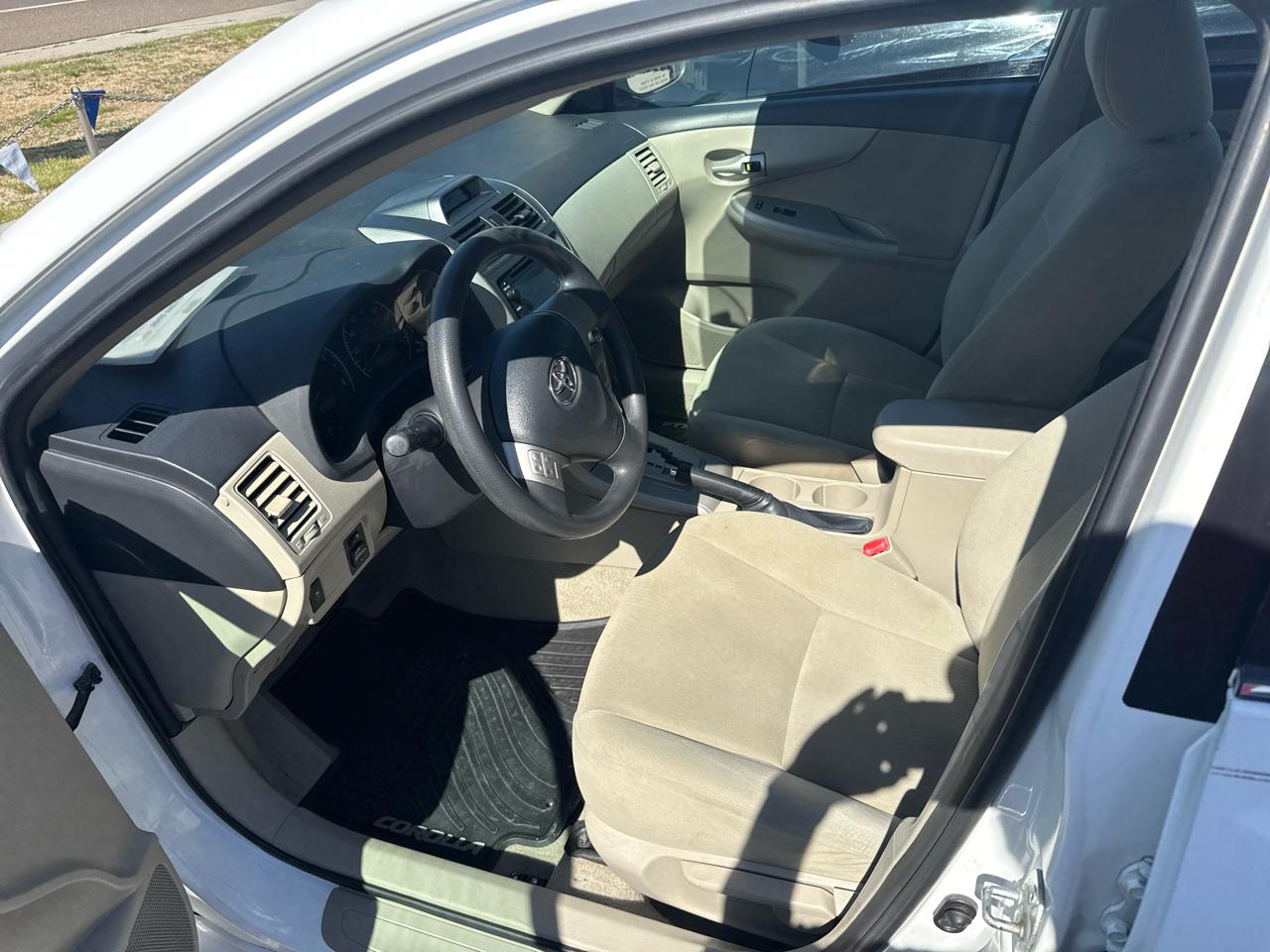 Toyota Corolla S 5-Speed MT 2013