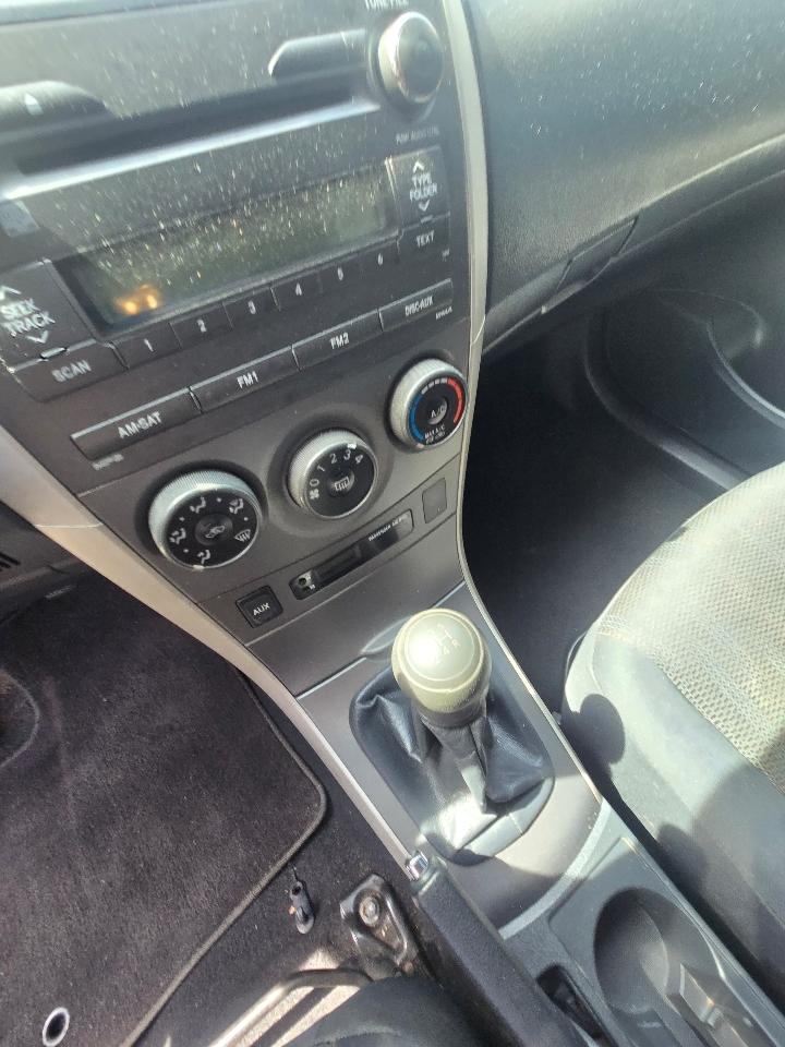Toyota Corolla S 5-Speed MT 2011