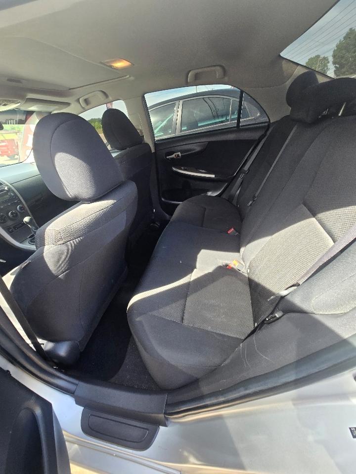 Toyota Corolla S 5-Speed MT 2011