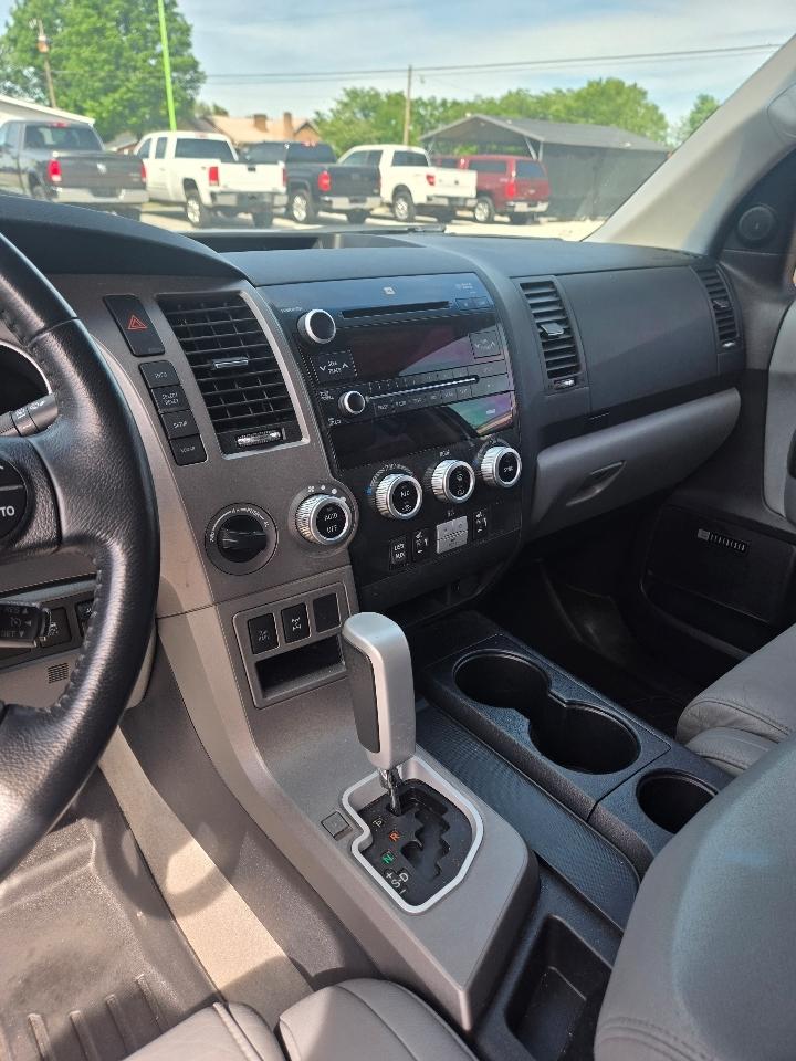 Toyota Sequoia Limited 4WD FFV 2010