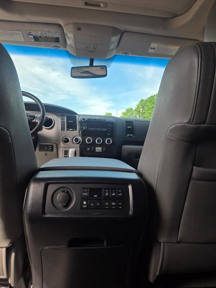 Toyota Sequoia Limited 4WD FFV 2010