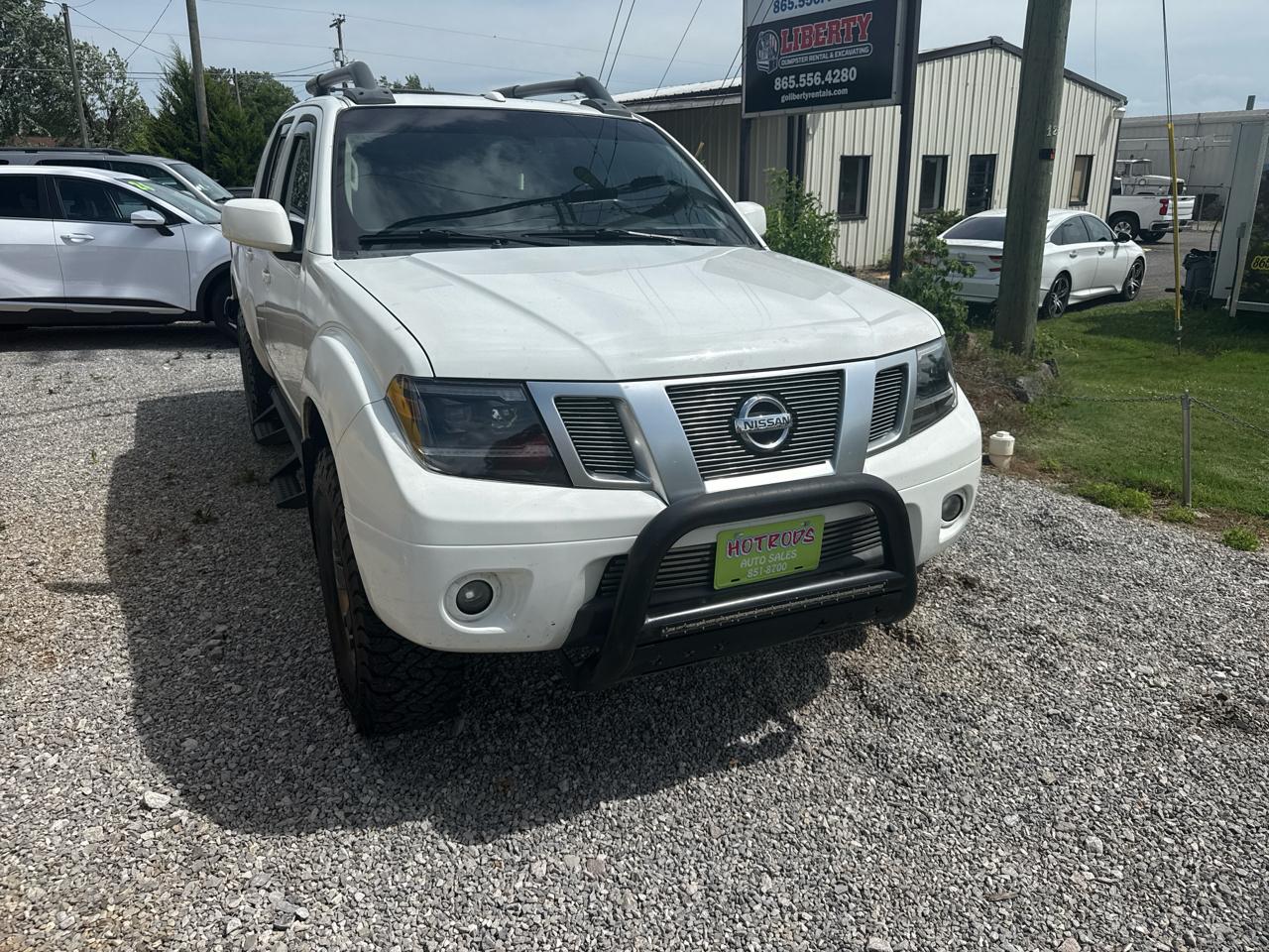 2017 Nissan Frontier PRO-4X Crew Cab 5AT 4WD