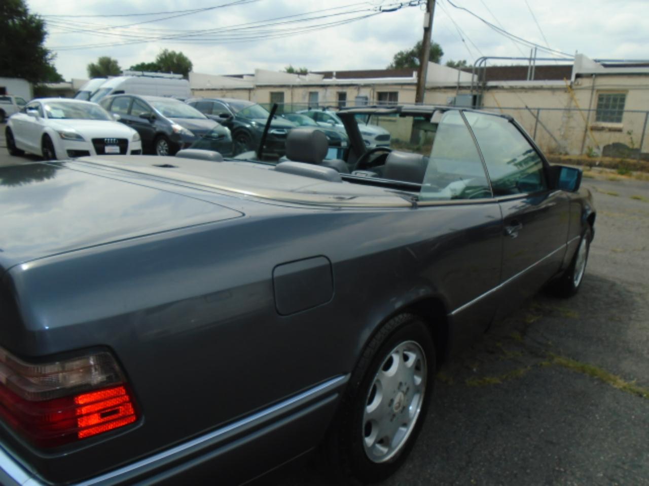 Mercedes-Benz E Class 2dr Cabriolet 3.2L 1995