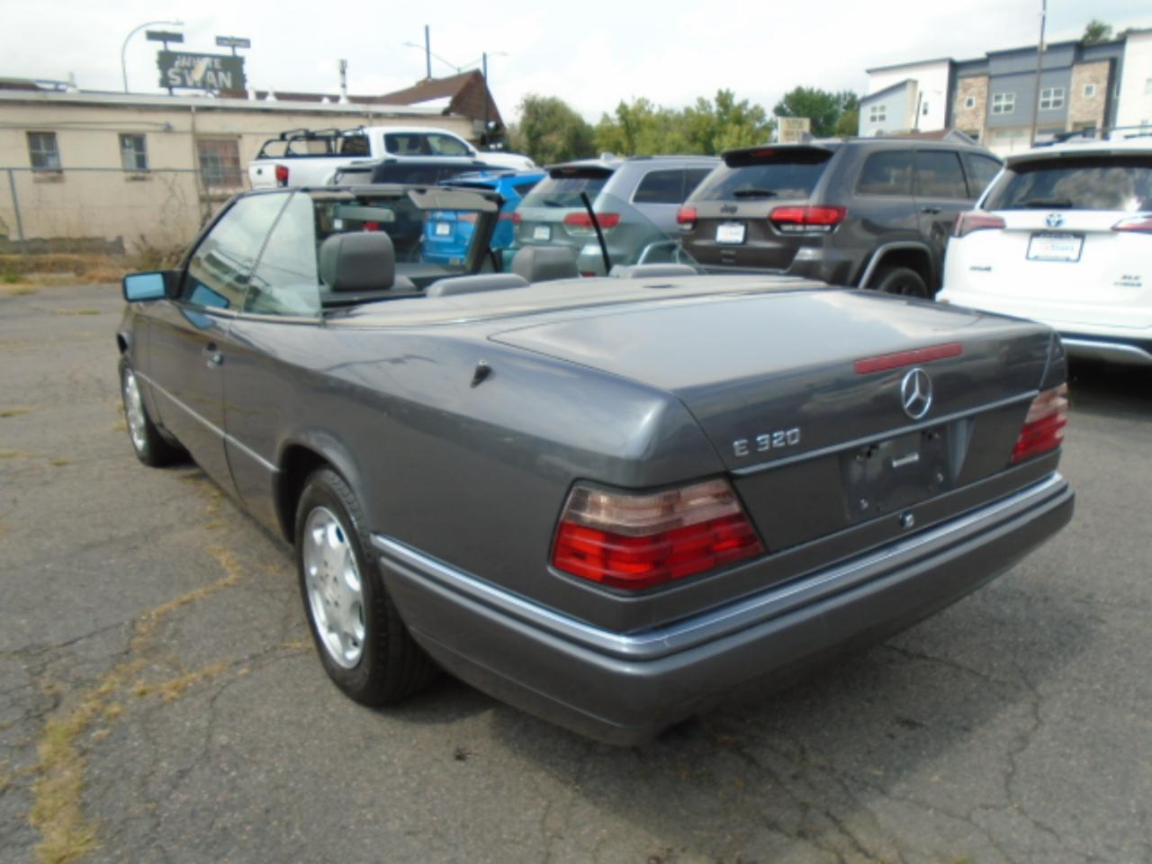 Mercedes-Benz E Class 2dr Cabriolet 3.2L 1995