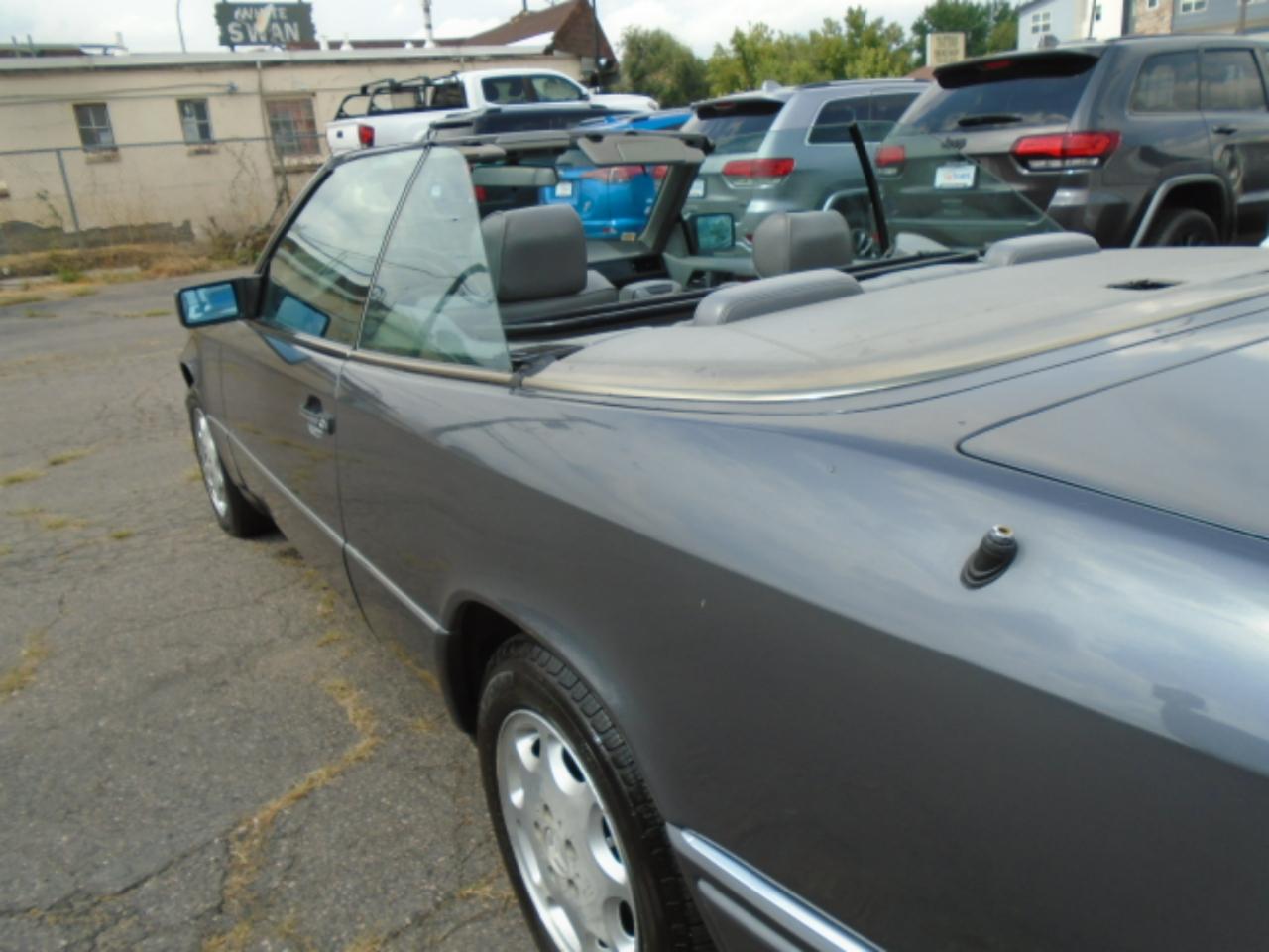 Mercedes-Benz E Class 2dr Cabriolet 3.2L 1995