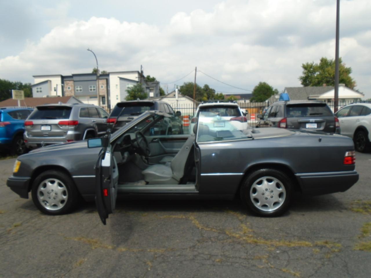 Mercedes-Benz E Class 2dr Cabriolet 3.2L 1995
