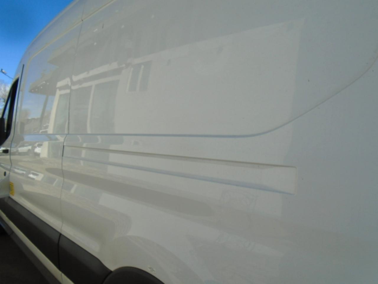 Ford Transit Van T-150 148" Med Rf 8600 GVWR Sliding RH Dr 2018