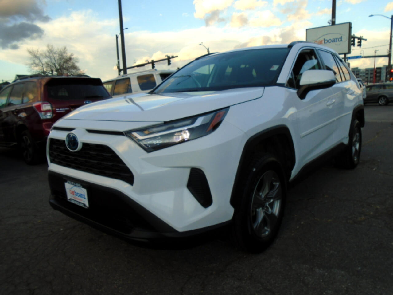 Toyota RAV4 Hybrid LE AWD (Natl) 2024