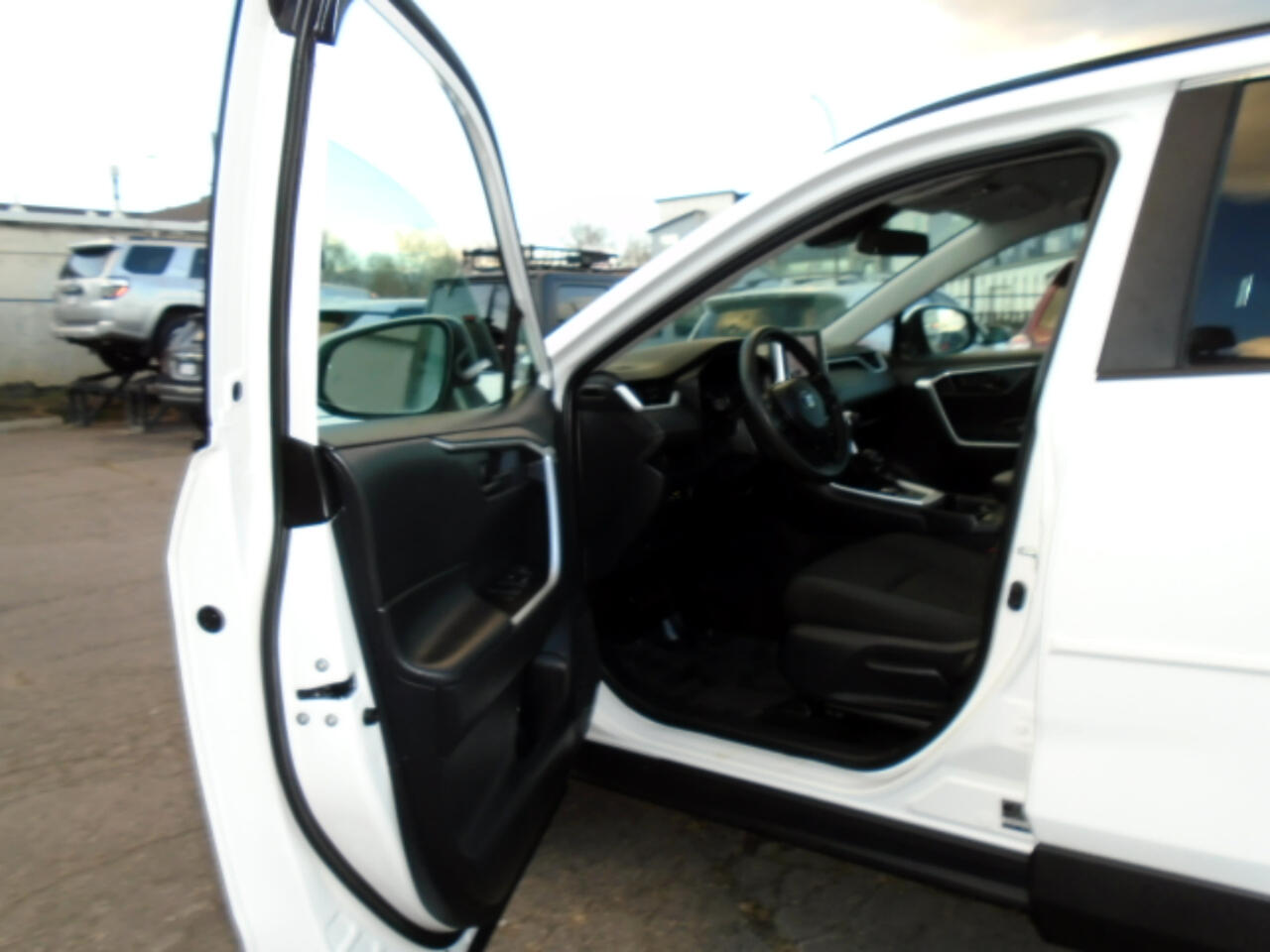 Toyota RAV4 Hybrid LE AWD (Natl) 2024