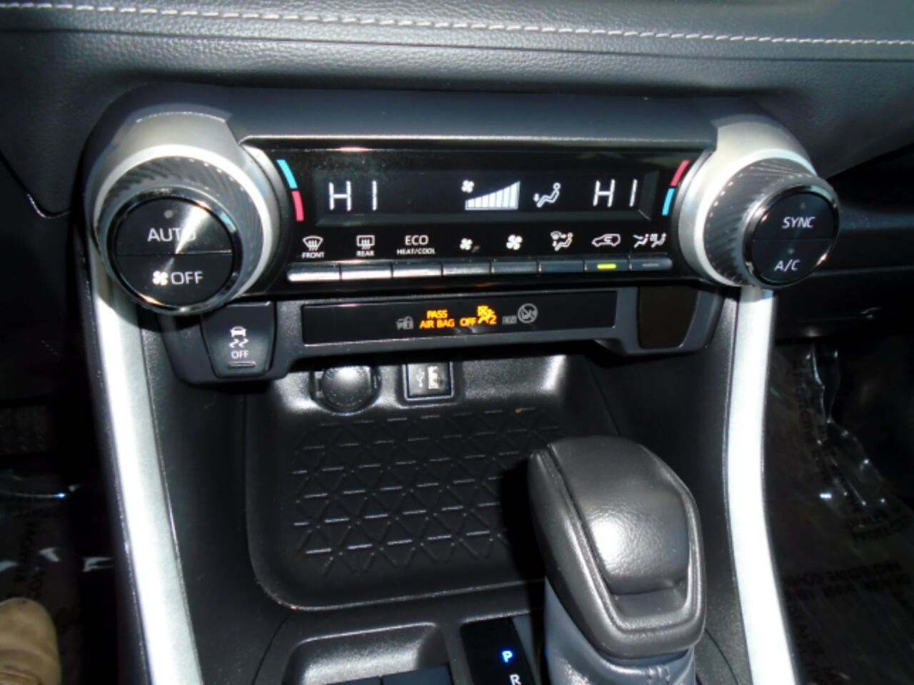 Toyota RAV4 Hybrid LE AWD (Natl) 2024