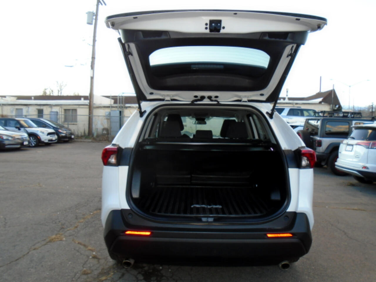 Toyota RAV4 Hybrid LE AWD (Natl) 2024