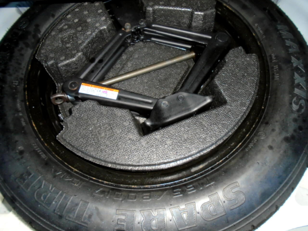 Toyota RAV4 Hybrid LE AWD (Natl) 2024