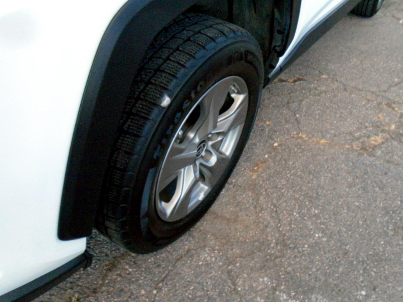 Toyota RAV4 Hybrid LE AWD (Natl) 2024