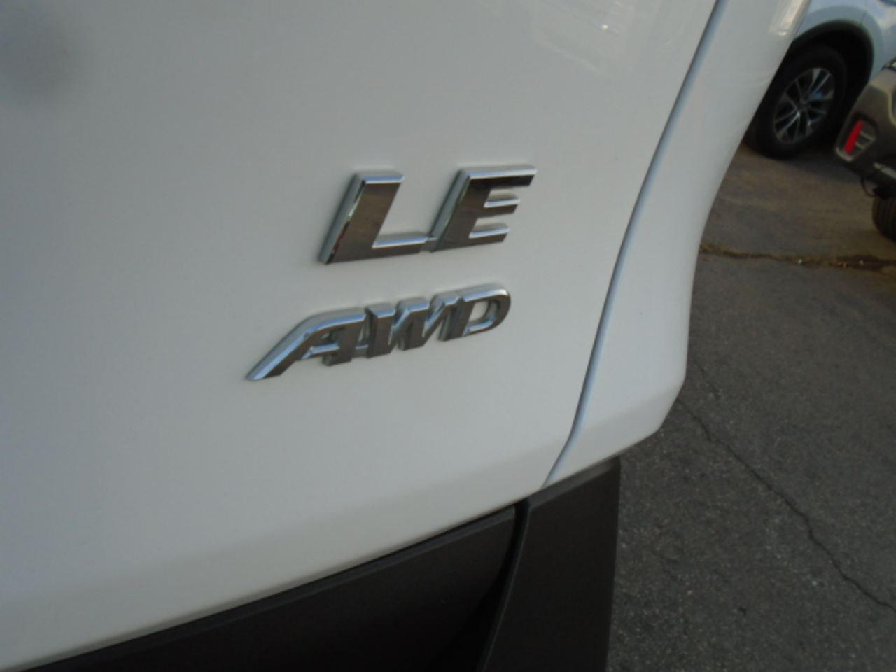 Toyota RAV4 LE AWD (Natl) 2024