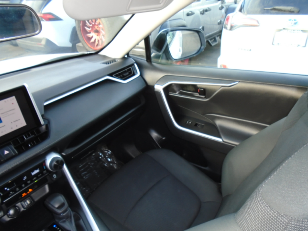 Toyota RAV4 LE AWD (Natl) 2024