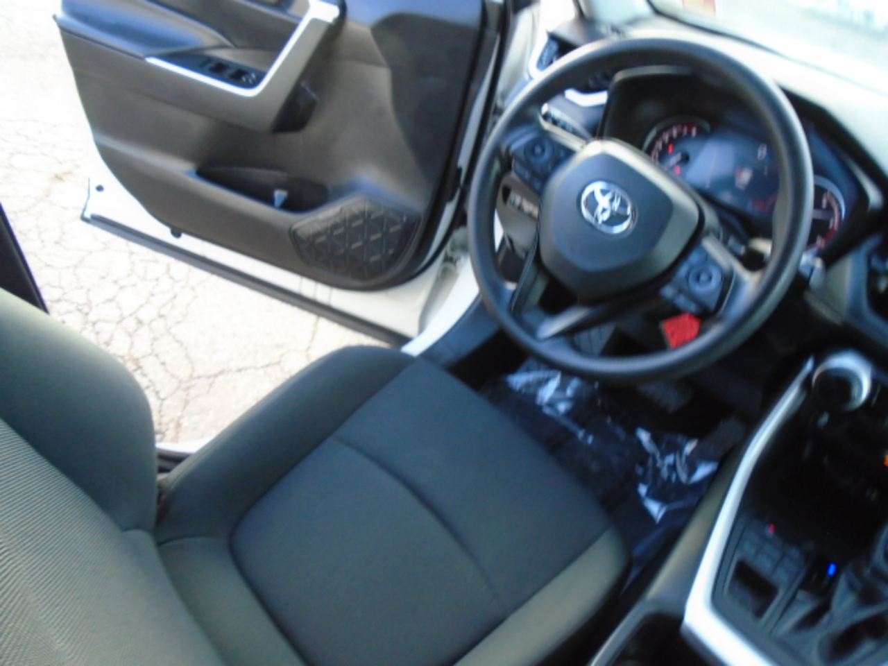 Toyota RAV4 LE AWD (Natl) 2024