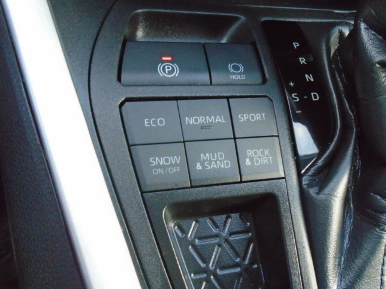 Toyota RAV4 LE AWD (Natl) 2024